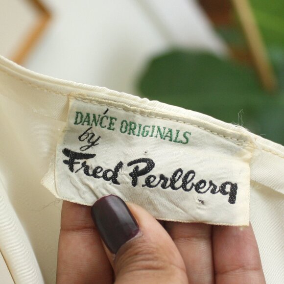 Late 1940s / Early 1950s Vintage Fred Perlberg Ivory Wedding Dress - Picture 9 of 16
